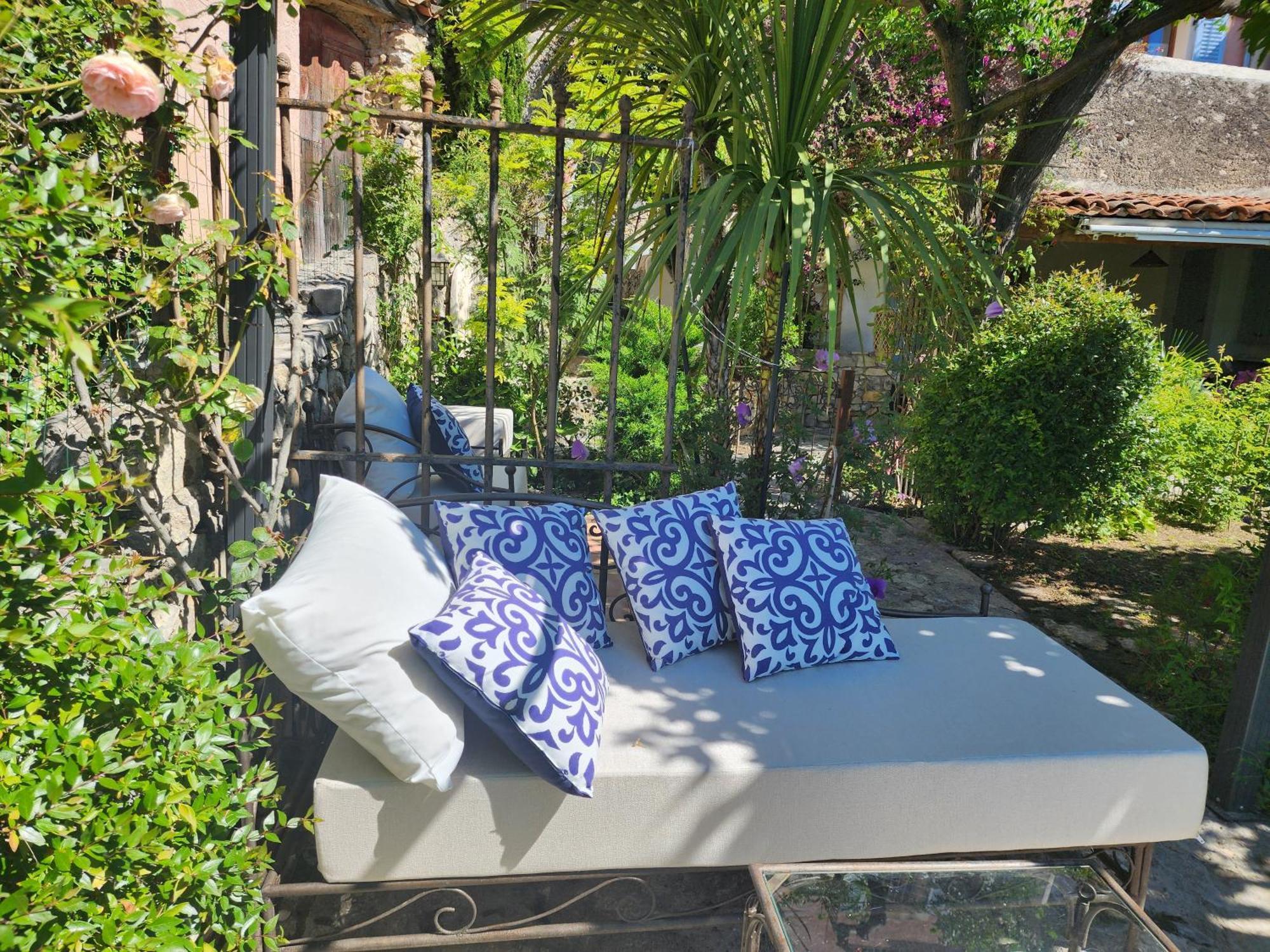 Bed and Breakfast La Belle Histoire Claviers Exterior foto